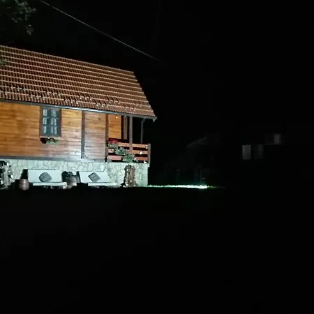 Domacinstvo Filipovic Case de vacanță Rakovica (Cajetina)