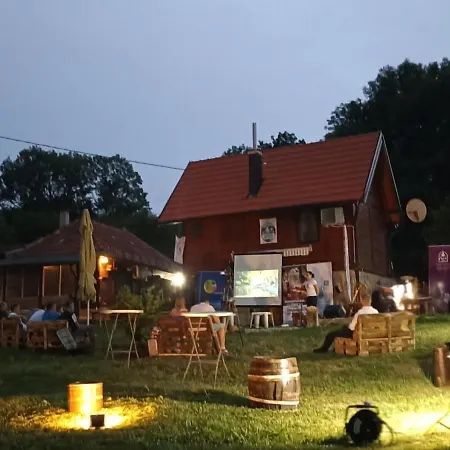 Domacinstvo Filipovic Case de vacanță Rakovica (Cajetina)