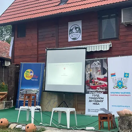 Domacinstvo Filipovic Case de vacanță *