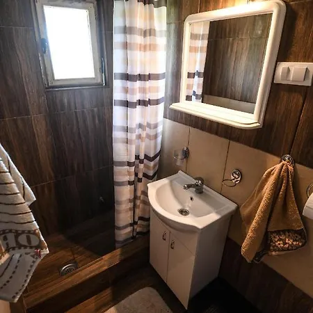 Domacinstvo Filipovic Case de vacanță Rakovica (Cajetina)